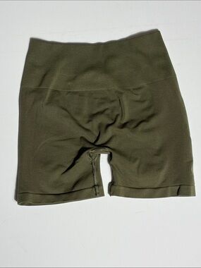 Alphalete Women’s Small Olive Green Seamless Scrunch Butt Gym Shorts